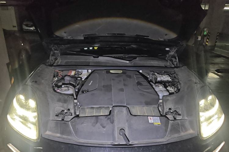 Used Porsche Cayenne E-Hybrid 2023 Cayenne E-Hybrid 2.0T Engine Bay
