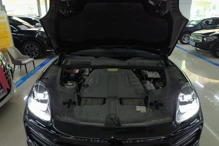 Used Porsche Cayenne E-Hybrid 2023 Cayenne E-Hybrid 2.0T Platinum Edition Engine Bay