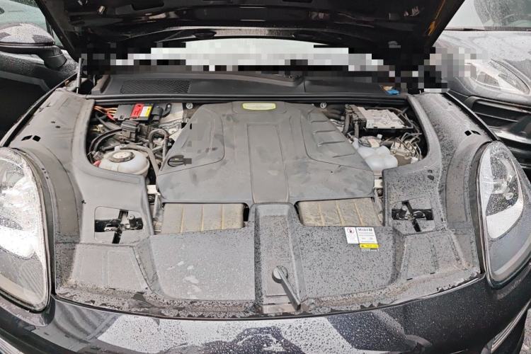 Used Porsche Cayenne E-Hybrid 2023 Cayenne Coupé E-Hybrid 2.0T Platinum Edition Engine Bay