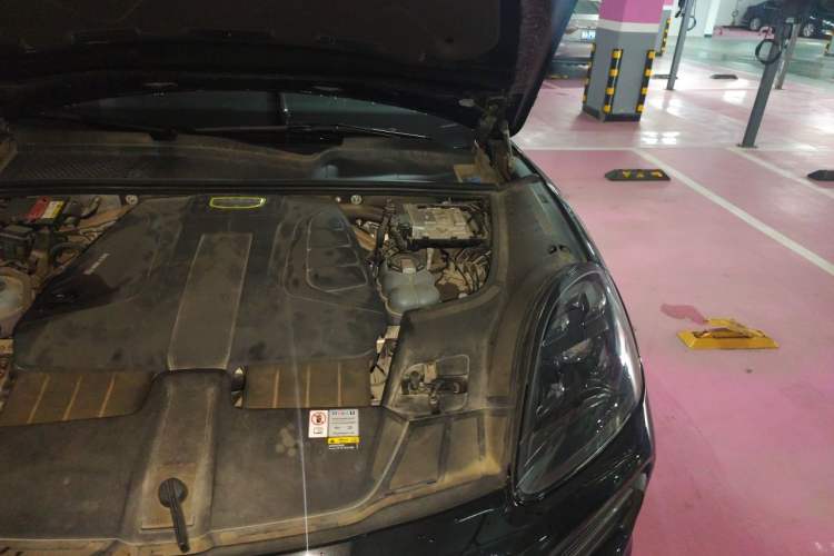 Used Porsche Cayenne E-Hybrid 2023 Cayenne E-Hybrid 2.0T Platinum Edition Engine Bay Left
