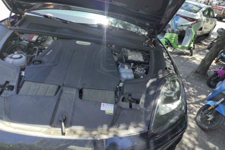Used Porsche Cayenne E-Hybrid 2023 Cayenne Coupé E-Hybrid 2.0T Platinum Edition Engine Bay Left