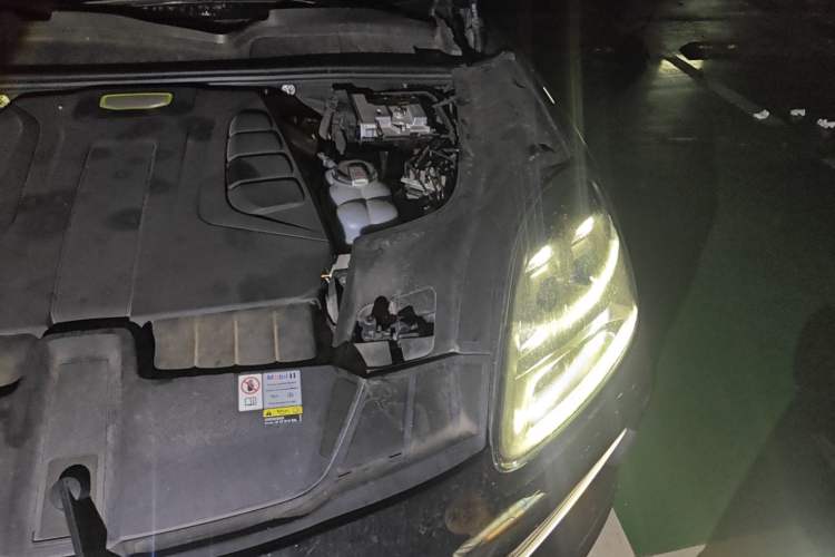 Used Porsche Cayenne E-Hybrid 2023 Cayenne E-Hybrid 2.0T Engine Bay Left
