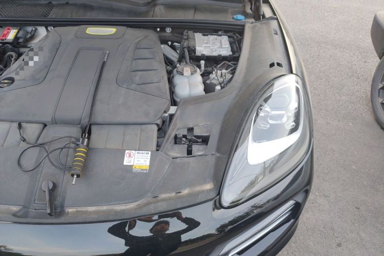 Used Porsche Cayenne E-Hybrid 2023 Cayenne E-Hybrid 2.0T Engine Bay Left