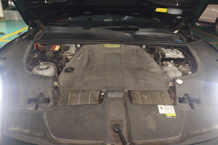 Used Porsche Cayenne E-Hybrid 2023 Cayenne E-Hybrid 2.0T Platinum Edition Engine Bay