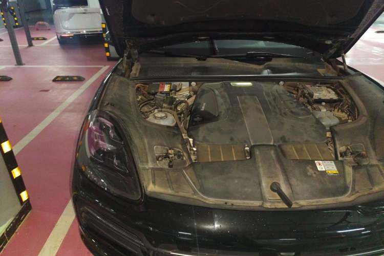 Used Porsche Cayenne E-Hybrid 2023 Cayenne E-Hybrid 2.0T Platinum Edition Engine Bay Right