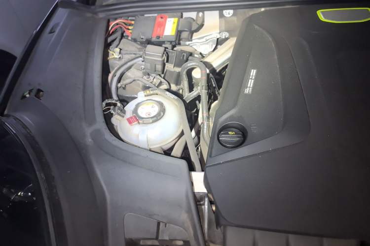 Used Porsche Cayenne E-Hybrid 2023 Cayenne E-Hybrid 2.0T Platinum Edition Engine Bay Right
