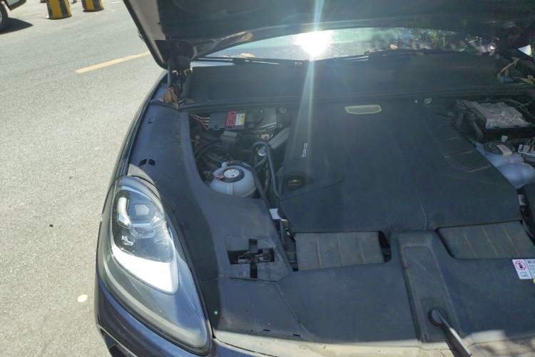 Used Porsche Cayenne E-Hybrid 2023 Cayenne Coupé E-Hybrid 2.0T Platinum Edition Engine Bay Right