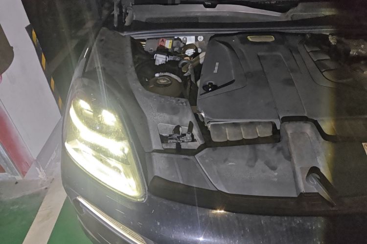 Used Porsche Cayenne E-Hybrid 2023 Cayenne E-Hybrid 2.0T Engine Bay Right