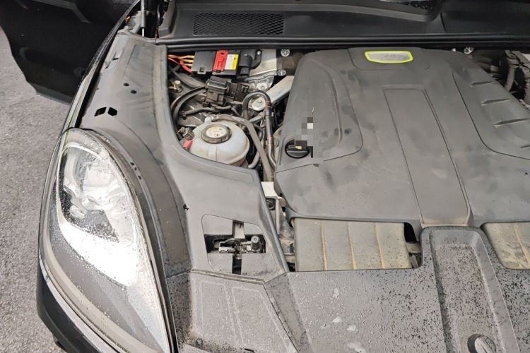 Used Porsche Cayenne E-Hybrid 2023 Cayenne Coupé E-Hybrid 2.0T Platinum Edition Engine Bay Right