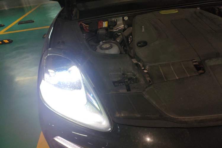 Used Porsche Cayenne E-Hybrid 2023 Cayenne E-Hybrid 2.0T Platinum Edition Engine Bay Right
