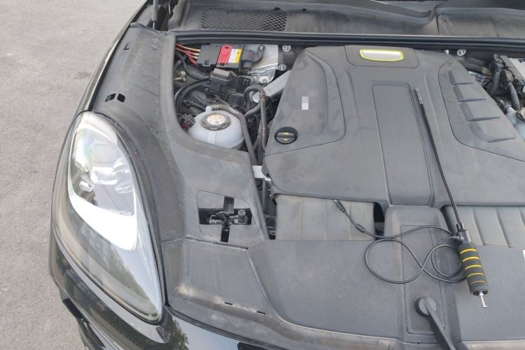 Used Porsche Cayenne E-Hybrid 2023 Cayenne E-Hybrid 2.0T Engine Bay Right