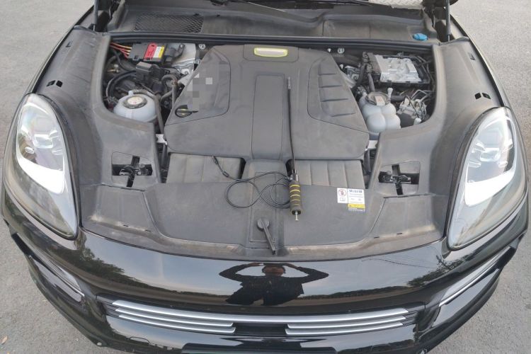 Used Porsche Cayenne E-Hybrid 2023 Cayenne E-Hybrid 2.0T Engine Bay