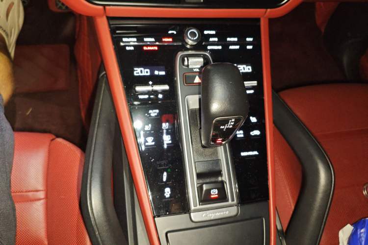 Used Porsche Cayenne E-Hybrid 2023 Cayenne E-Hybrid 2.0T Gear Lever