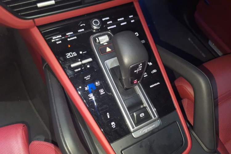 Used Porsche Cayenne E-Hybrid 2023 Cayenne E-Hybrid 2.0T Platinum Edition Gear Lever