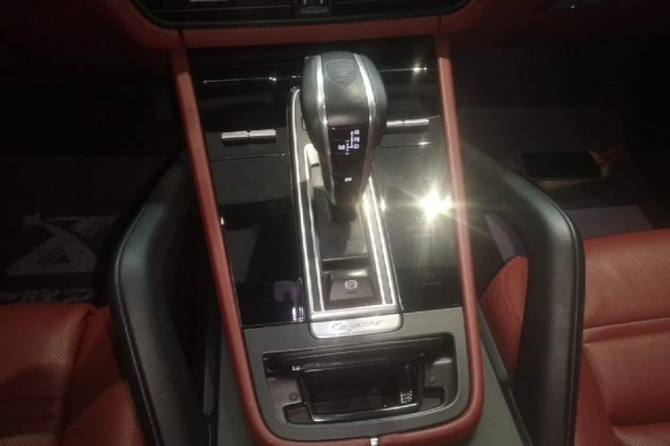 Used Porsche Cayenne E-Hybrid 2023 Cayenne E-Hybrid 2.0T Platinum Edition Gear Lever