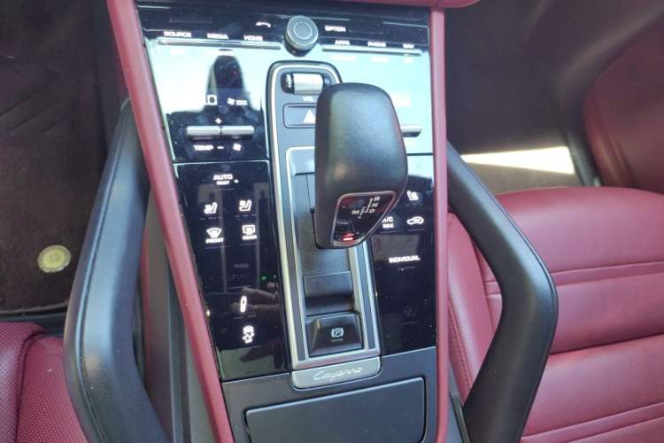 Used Porsche Cayenne E-Hybrid 2023 Cayenne Coupé E-Hybrid 2.0T Platinum Edition Gear Lever
