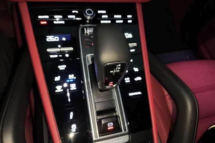 Used Porsche Cayenne E-Hybrid 2023 Cayenne E-Hybrid 2.0T Platinum Edition Gear Lever