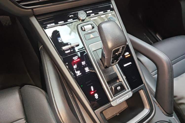 Used Porsche Cayenne E-Hybrid 2023 Cayenne Coupé E-Hybrid 2.0T Platinum Edition Gear Lever