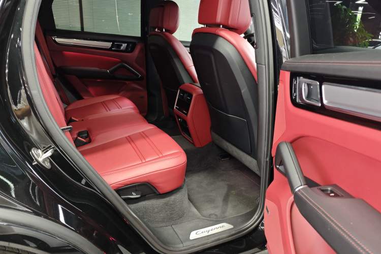 Used Porsche Cayenne E-Hybrid 2023 Cayenne E-Hybrid 2.0T Platinum Edition Interior 10