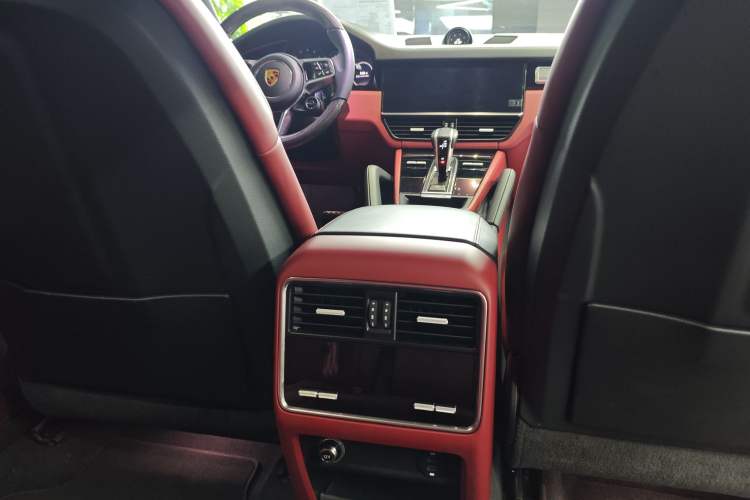 Used Porsche Cayenne E-Hybrid 2023 Cayenne E-Hybrid 2.0T Platinum Edition Interior 11