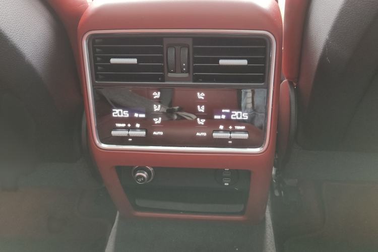 Used Porsche Cayenne E-Hybrid 2023 Cayenne E-Hybrid 2.0T Platinum Edition Interior 3