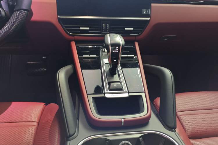 Used Porsche Cayenne E-Hybrid 2023 Cayenne E-Hybrid 2.0T Platinum Edition Interior 3