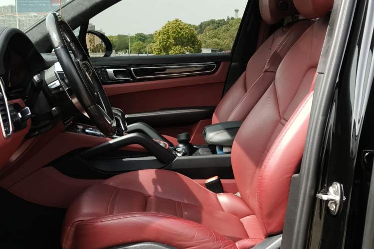 Used Porsche Cayenne E-Hybrid 2023 Cayenne E-Hybrid 2.0T Platinum Edition Interior 5