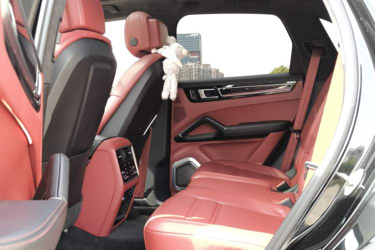 Used Porsche Cayenne E-Hybrid 2023 Cayenne E-Hybrid 2.0T Platinum Edition Interior 6
