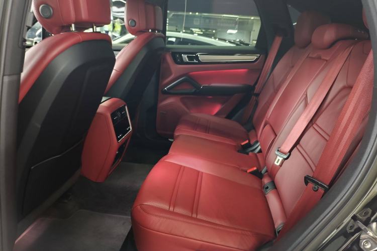 Used Porsche Cayenne E-Hybrid 2023 Cayenne E-Hybrid 2.0T Platinum Edition Interior 6