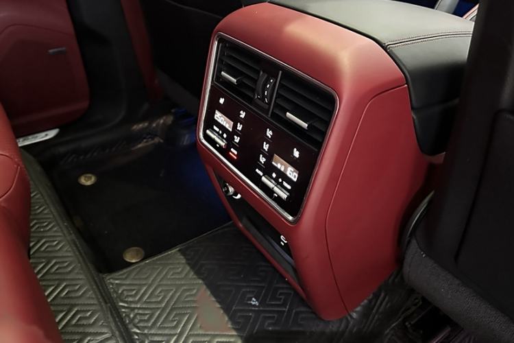 Used Porsche Cayenne E-Hybrid 2023 Cayenne E-Hybrid 2.0T Platinum Edition Interior 6