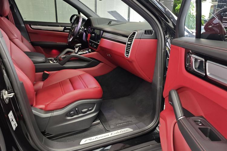 Used Porsche Cayenne E-Hybrid 2023 Cayenne E-Hybrid 2.0T Platinum Edition Interior 9
