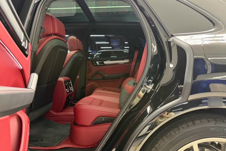Used Porsche Cayenne E-Hybrid 2023 Cayenne E-Hybrid 2.0T Platinum Edition Interior 9