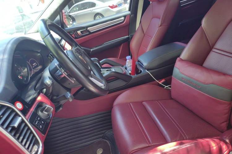 Used Porsche Cayenne E-Hybrid 2023 Cayenne Coupé E-Hybrid 2.0T Platinum Edition Left Front Seat