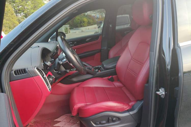 Used Porsche Cayenne E-Hybrid 2023 Cayenne E-Hybrid 2.0T Left Front Seat