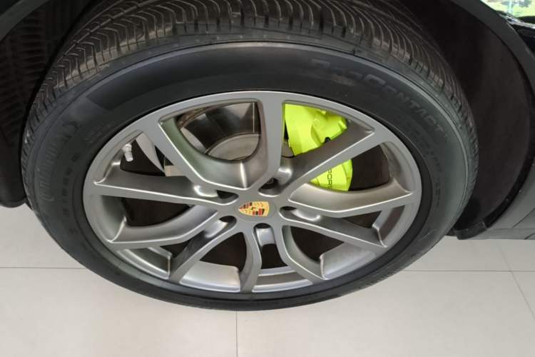 Used Porsche Cayenne E-Hybrid 2023 Cayenne E-Hybrid 2.0T Platinum Edition Left Front Wheel Hub
