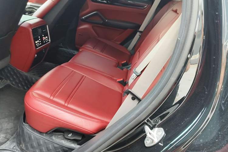 Used Porsche Cayenne E-Hybrid 2023 Cayenne E-Hybrid 2.0T Left Rear Seat