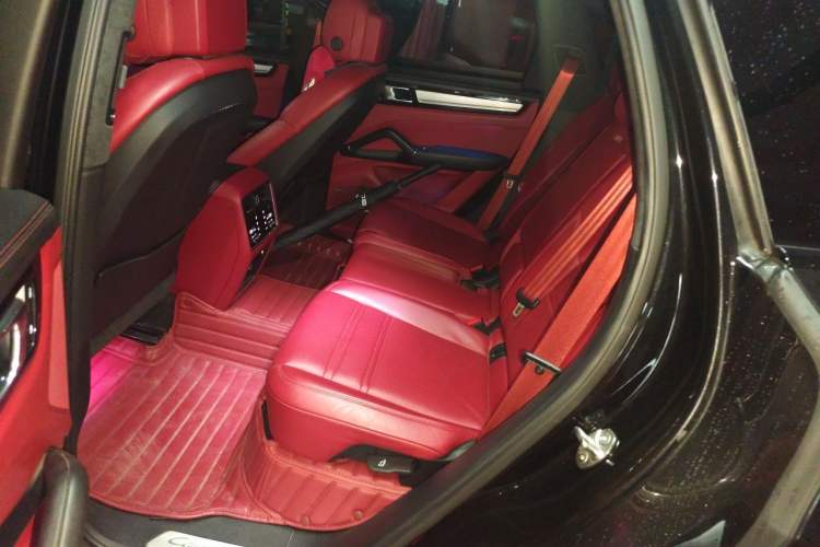 Used Porsche Cayenne E-Hybrid 2023 Cayenne E-Hybrid 2.0T Platinum Edition Left Rear Seat