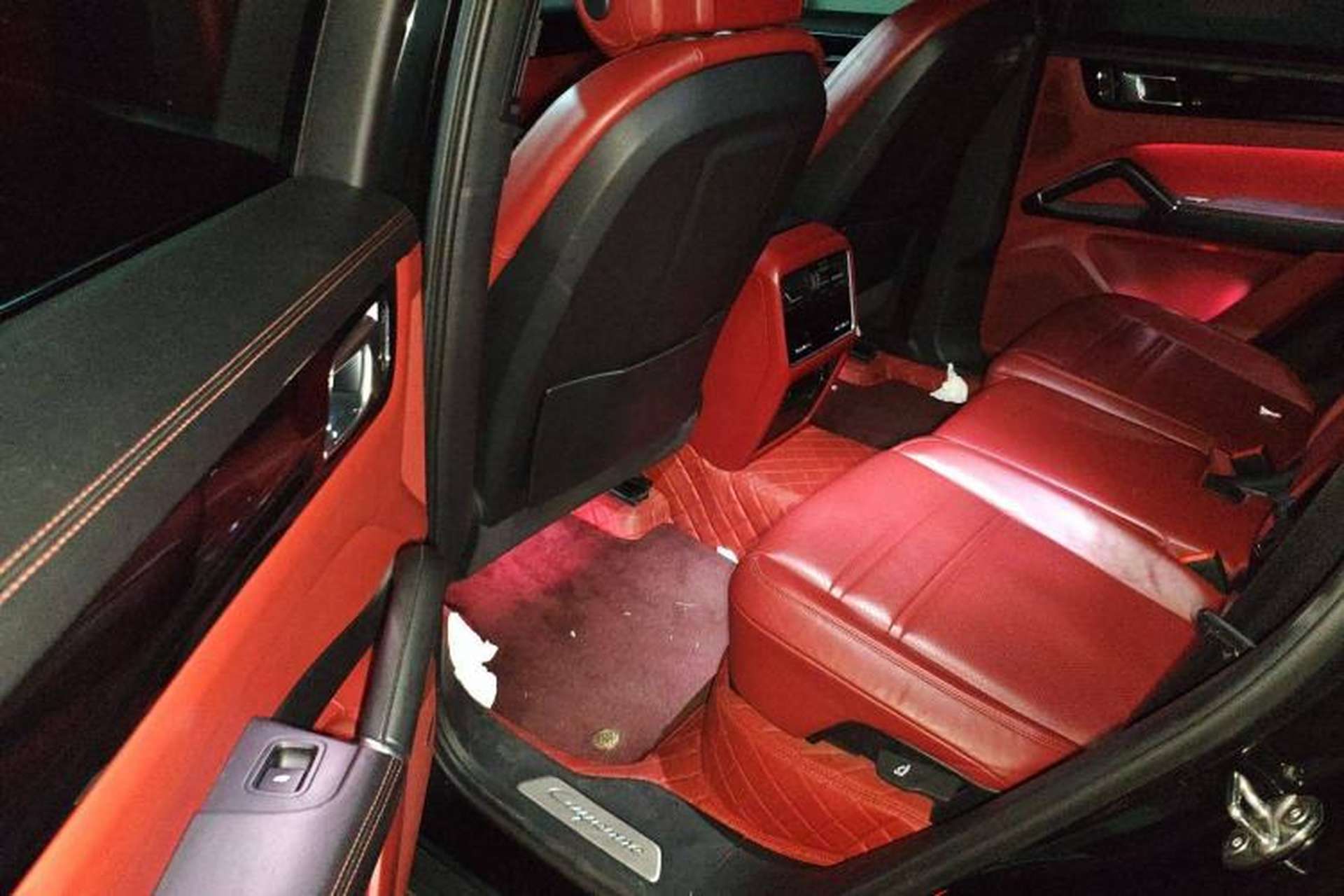 Used Porsche Cayenne E-Hybrid 2023 Cayenne E-Hybrid 2.0T Left Rear Seat