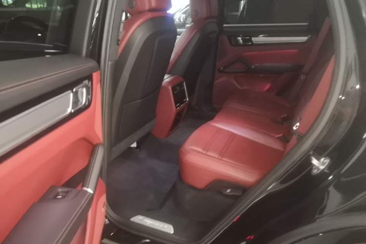 Used Porsche Cayenne E-Hybrid 2023 Cayenne E-Hybrid 2.0T Platinum Edition Left Rear Seat
