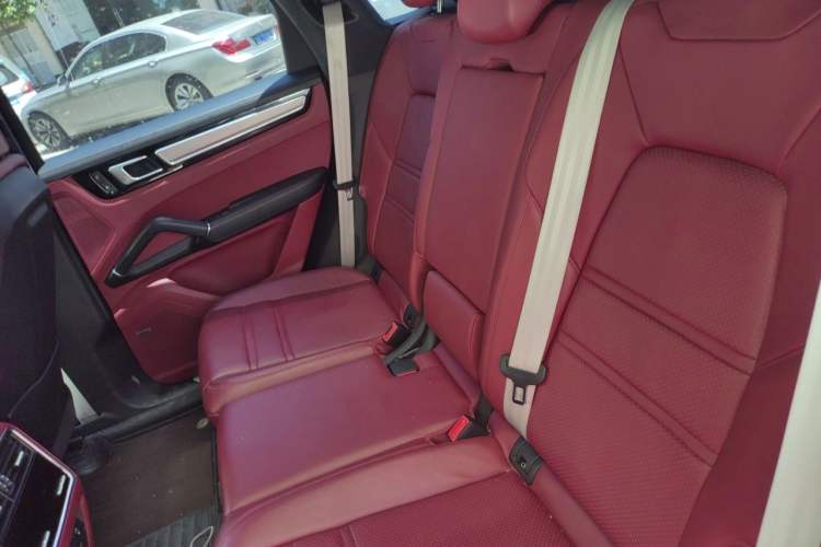 Used Porsche Cayenne E-Hybrid 2023 Cayenne Coupé E-Hybrid 2.0T Platinum Edition Left Rear Seat