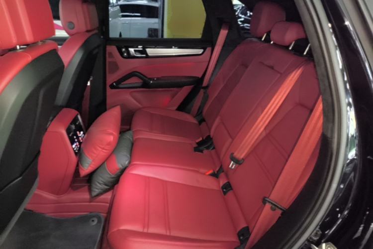 Used Porsche Cayenne E-Hybrid 2023 Cayenne E-Hybrid 2.0T Platinum Edition Left Rear Seat