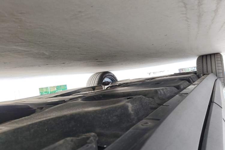 Used Porsche Cayenne E-Hybrid 2023 Cayenne E-Hybrid 2.0T Left Side Sill