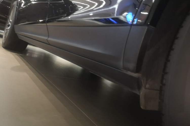 Used Porsche Cayenne E-Hybrid 2023 Cayenne E-Hybrid 2.0T Platinum Edition Left Side Sill