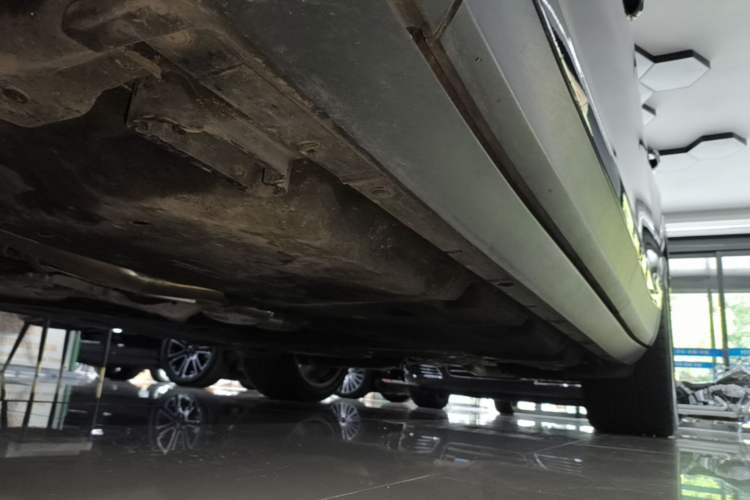Used Porsche Cayenne E-Hybrid 2023 Cayenne E-Hybrid 2.0T Platinum Edition Left Side Sill