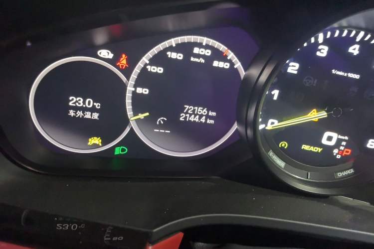 Used Porsche Cayenne E-Hybrid 2023 Cayenne E-Hybrid 2.0T Platinum Edition Odometer Close Up