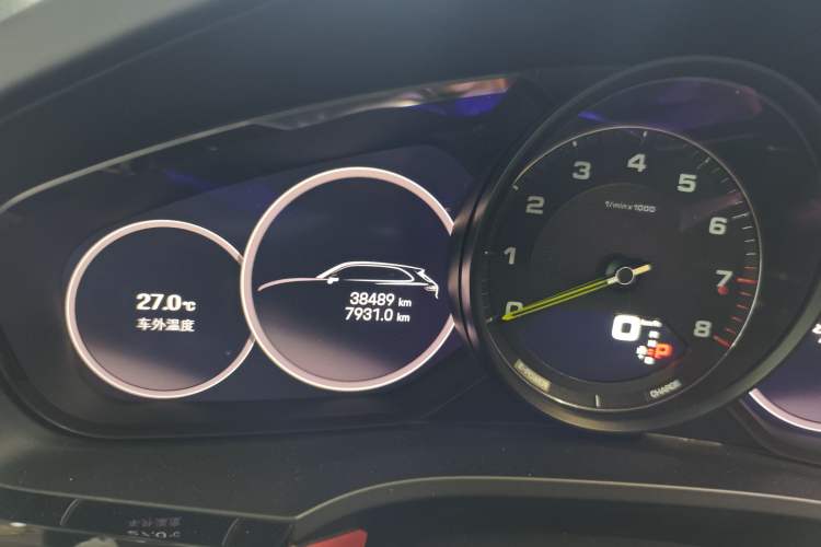 Used Porsche Cayenne E-Hybrid 2023 Cayenne E-Hybrid 2.0T Platinum Edition Odometer Close Up