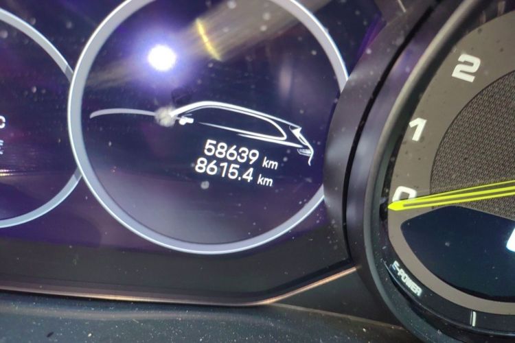 Used Porsche Cayenne E-Hybrid 2023 Cayenne Coupé E-Hybrid 2.0T Platinum Edition Odometer Close Up