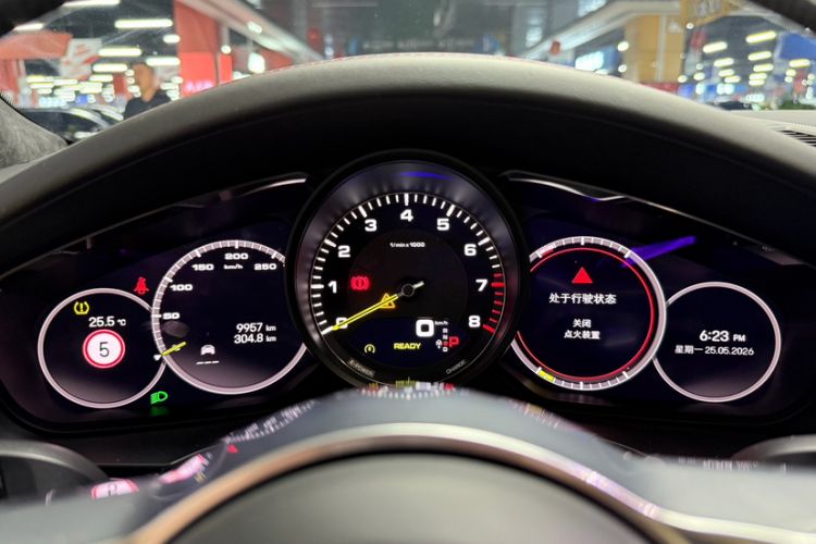 Used Porsche Cayenne E-Hybrid 2023 Cayenne E-Hybrid 2.0T Platinum Edition Odometer Close Up