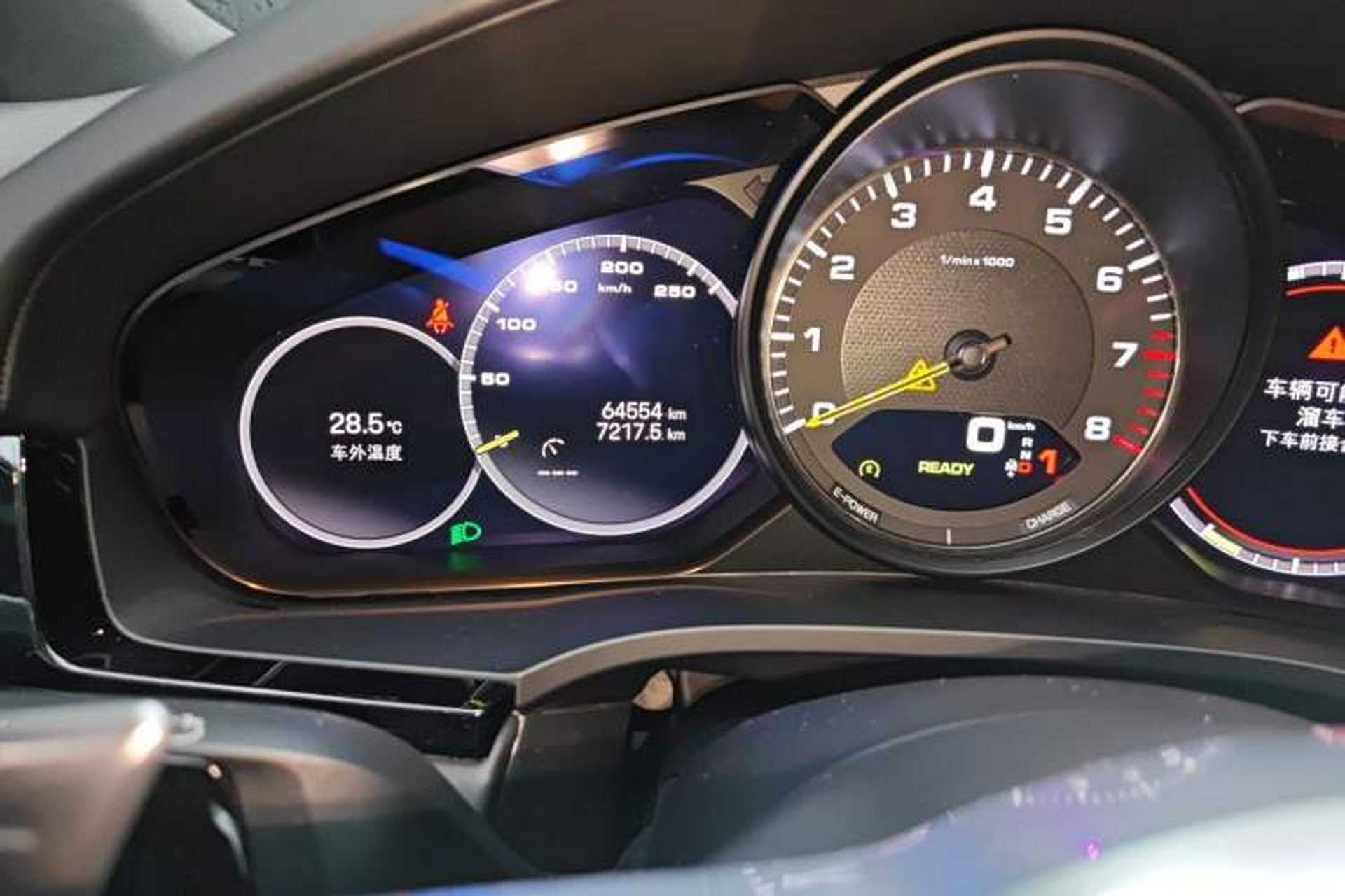 Used Porsche Cayenne E-Hybrid 2023 Cayenne Coupé E-Hybrid 2.0T Platinum Edition Odometer Close Up