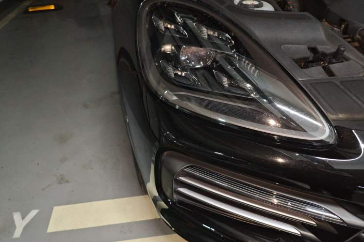 Used Porsche Cayenne E-Hybrid 2023 Cayenne E-Hybrid 2.0T Right Front Headlight
